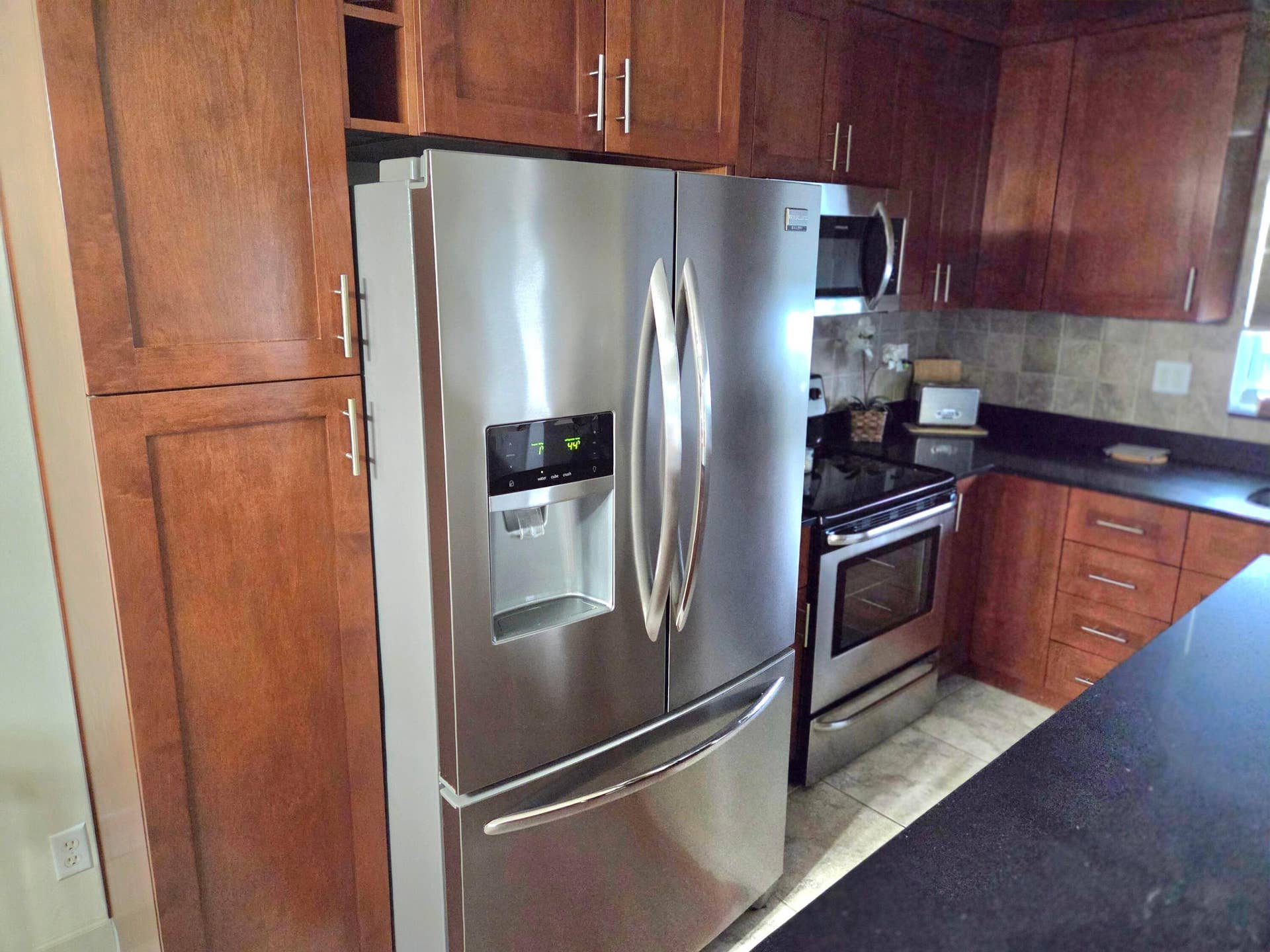 2100 NE 38th Street NE, #207, Lighthouse Point, FL 33064 Upgraded appliances
