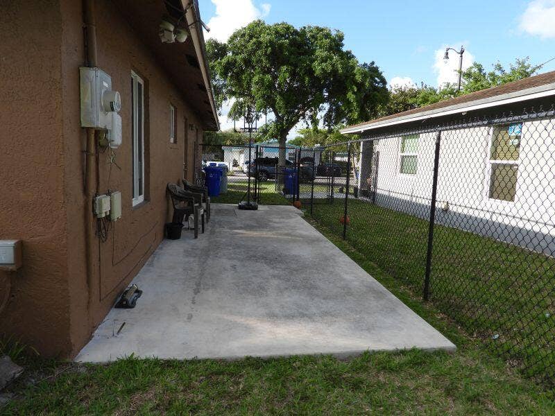 2764 NW 1st Court, Pompano Beach, FL 33069 Right Side