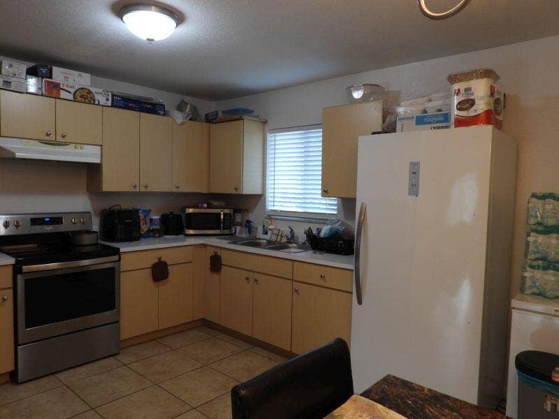 2764 NW 1st Court, Pompano Beach, FL 33069 Kitchen