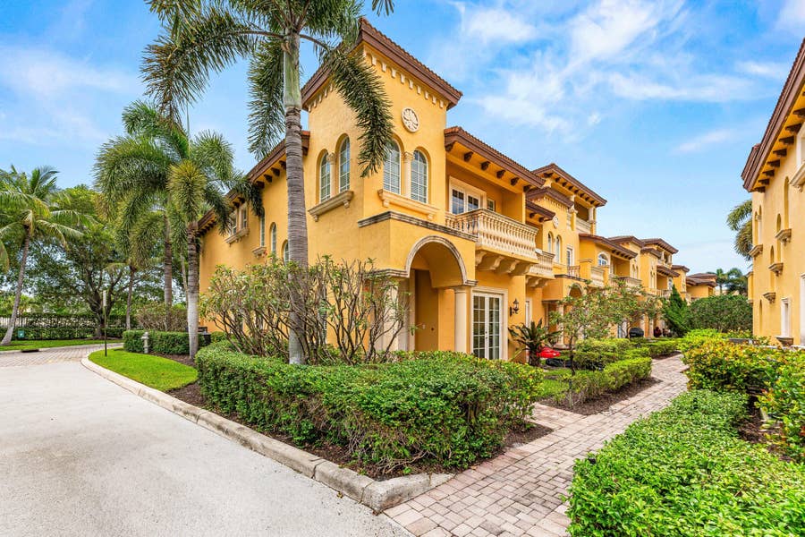 Property photo for 210 NE 69th Circle, Boca Raton, FL
