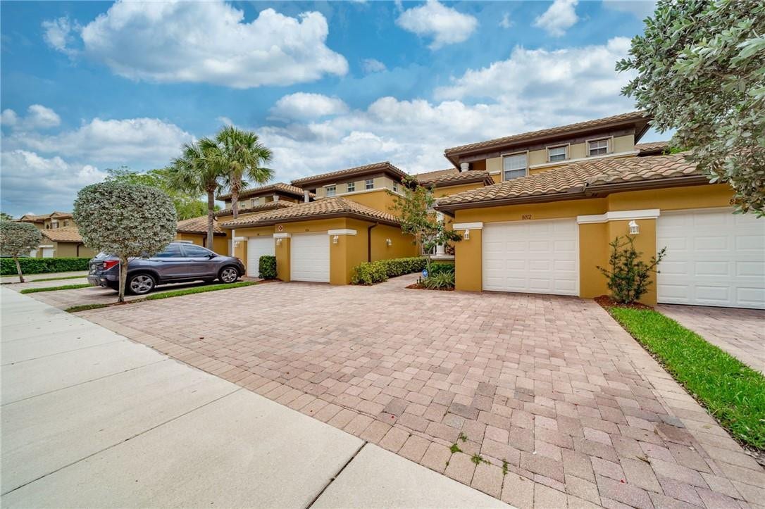 8012 NW 128th Lane, Parkland, FL 33076 Photo 2
