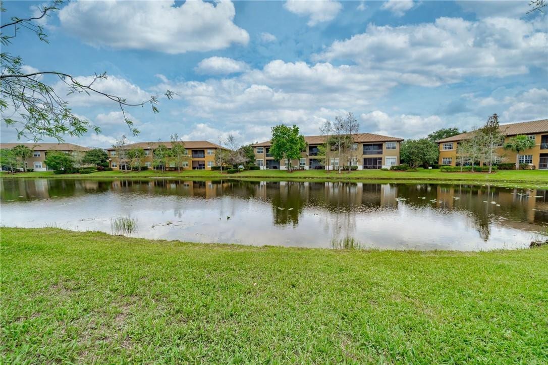 8012 NW 128th Lane, Parkland, FL 33076 Lake view