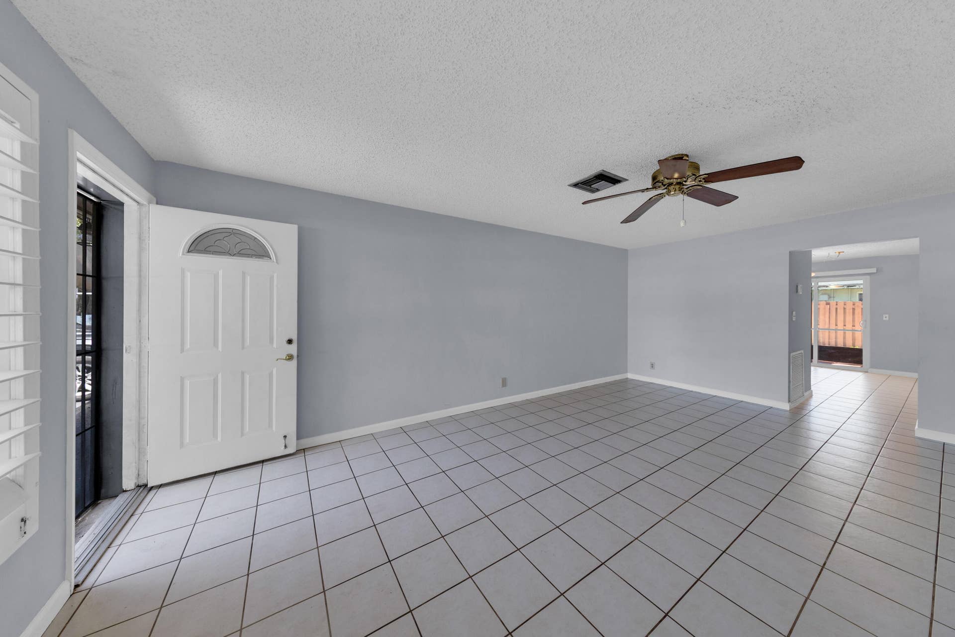 608-612 NE 21st Court, Wilton Manors, FL 33305 608- Living Room