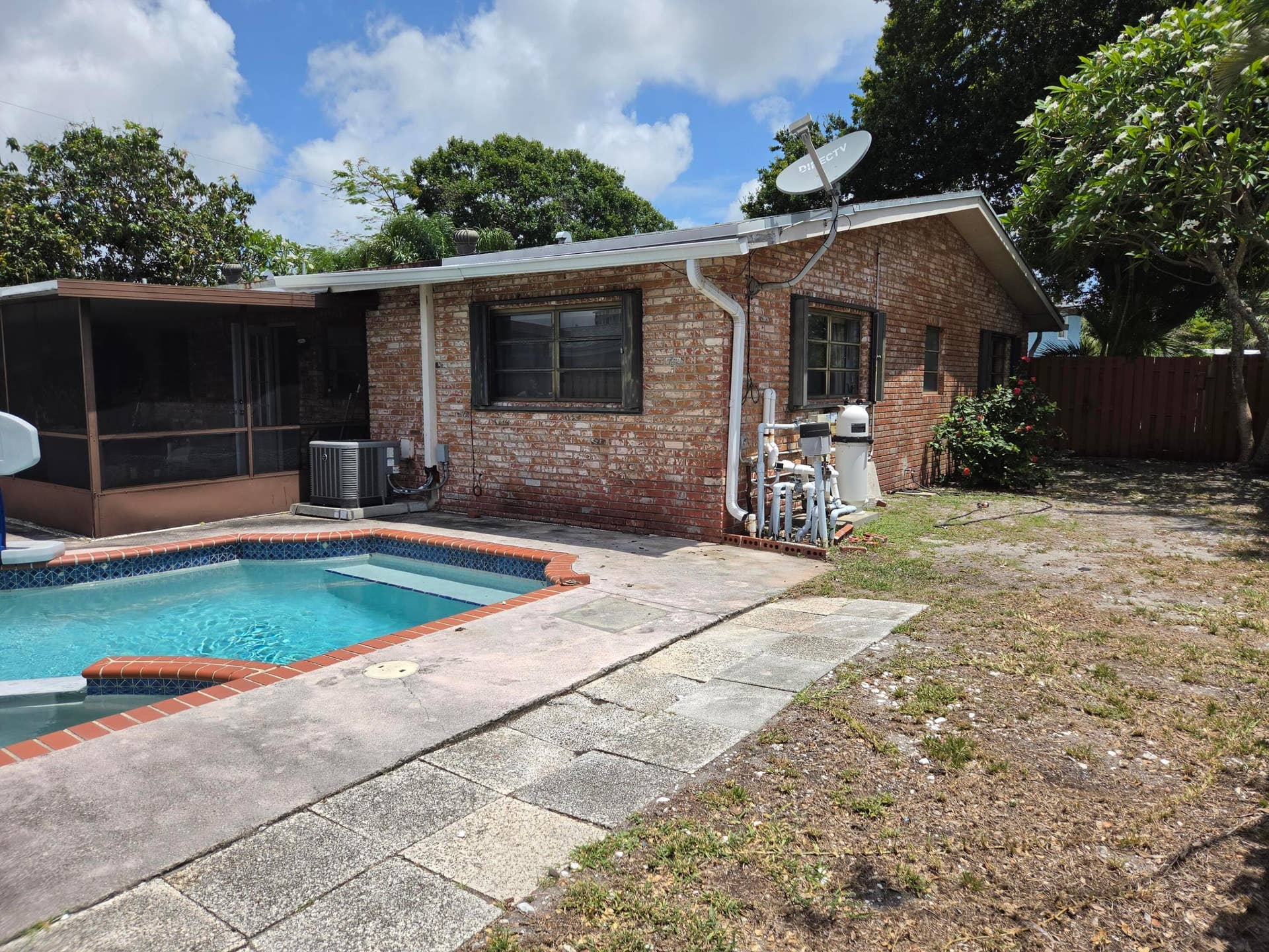 608-612 NE 21st Court, Wilton Manors, FL 33305 612 - yard