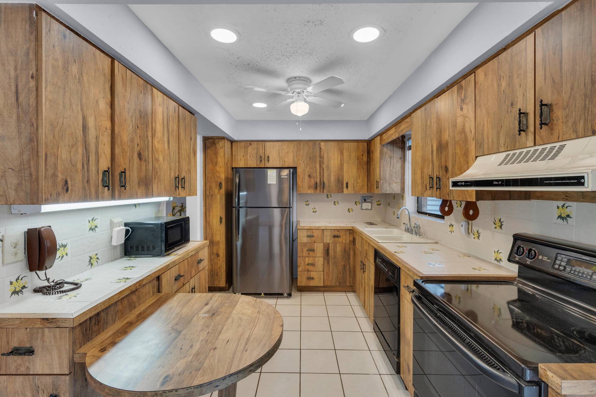 608-612 NE 21st Court, Wilton Manors, FL 33305 608 - Kitchen