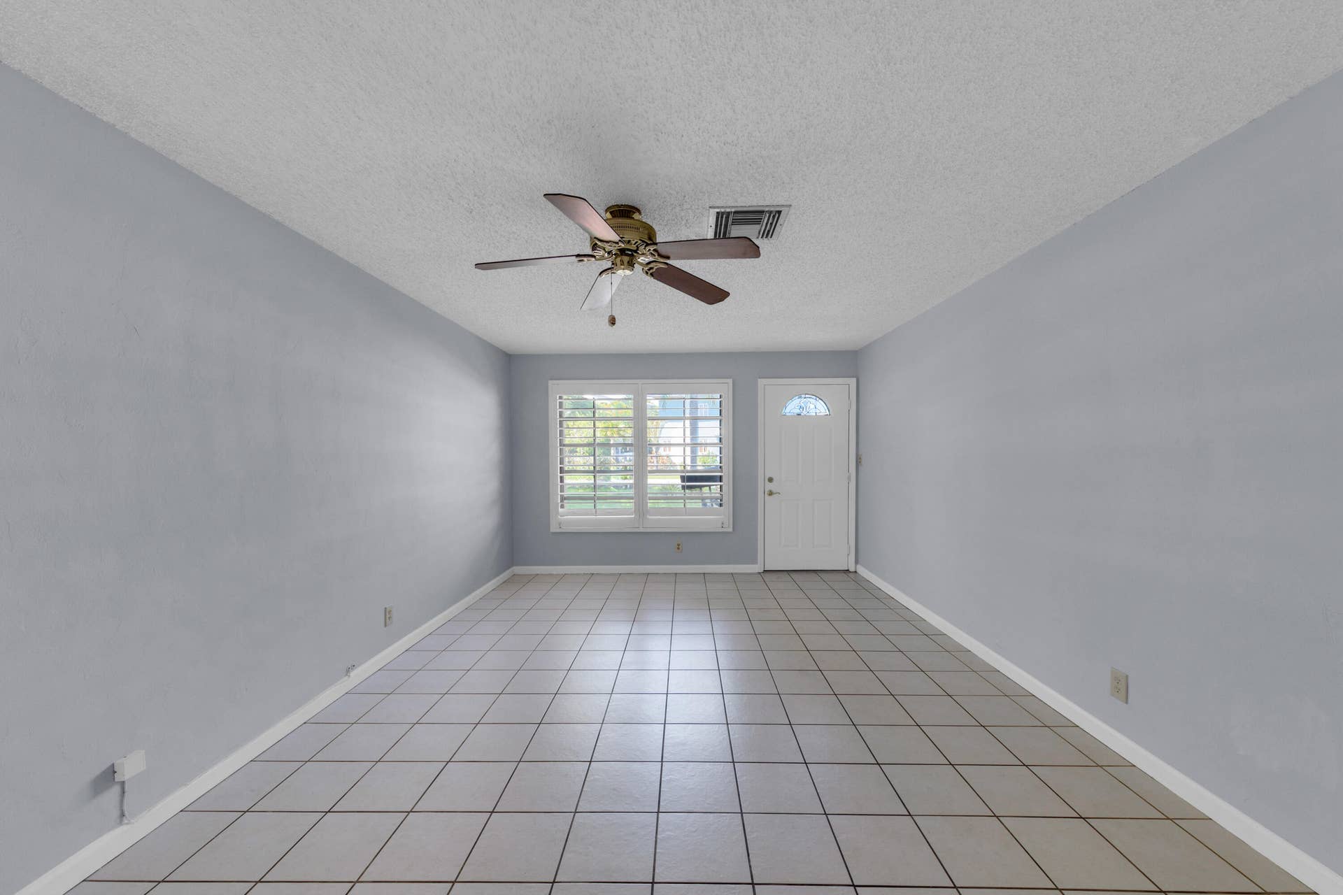 608-612 NE 21st Court, Wilton Manors, FL 33305 608- Living Room