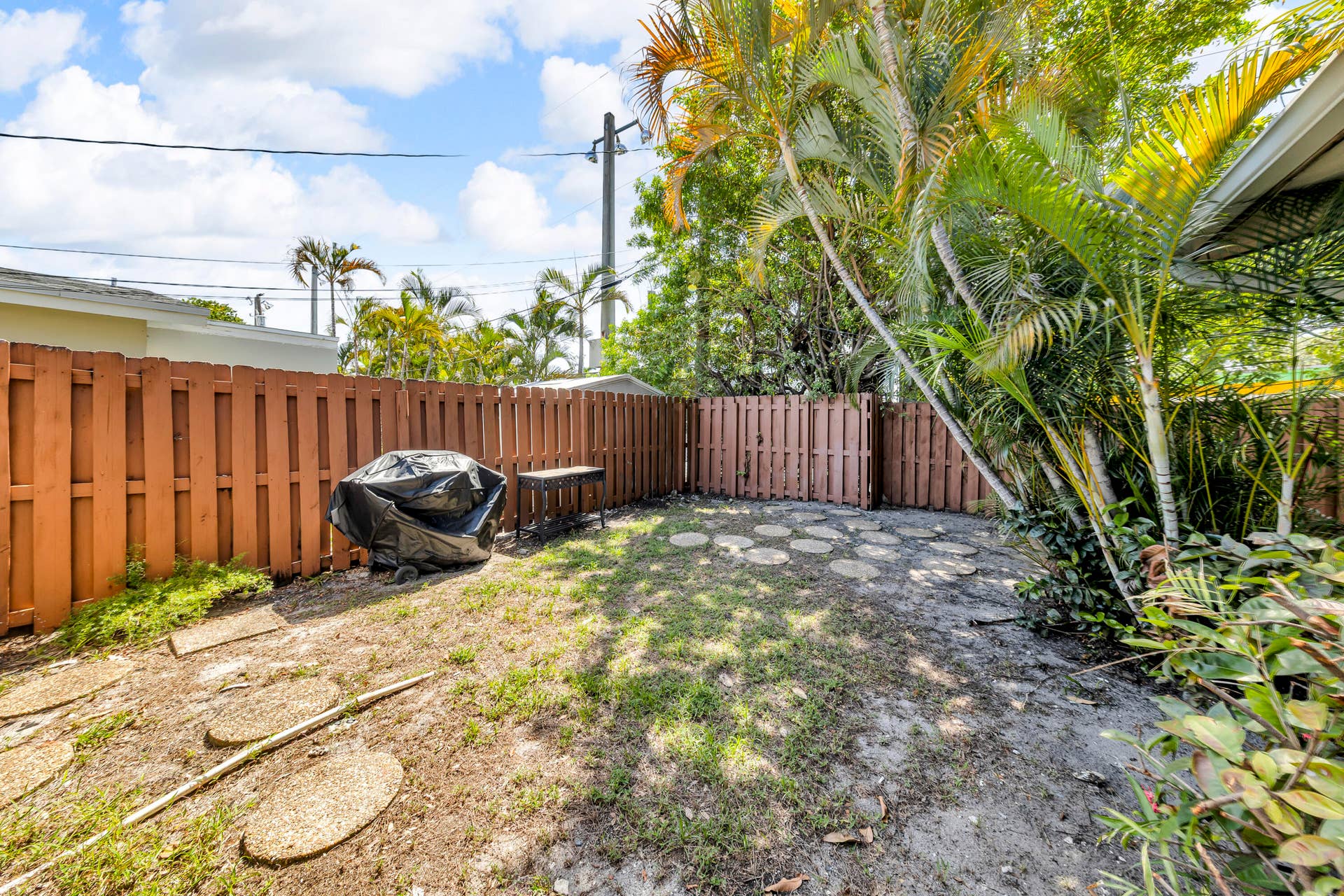 608-612 NE 21st Court, Wilton Manors, FL 33305 608 - Yard