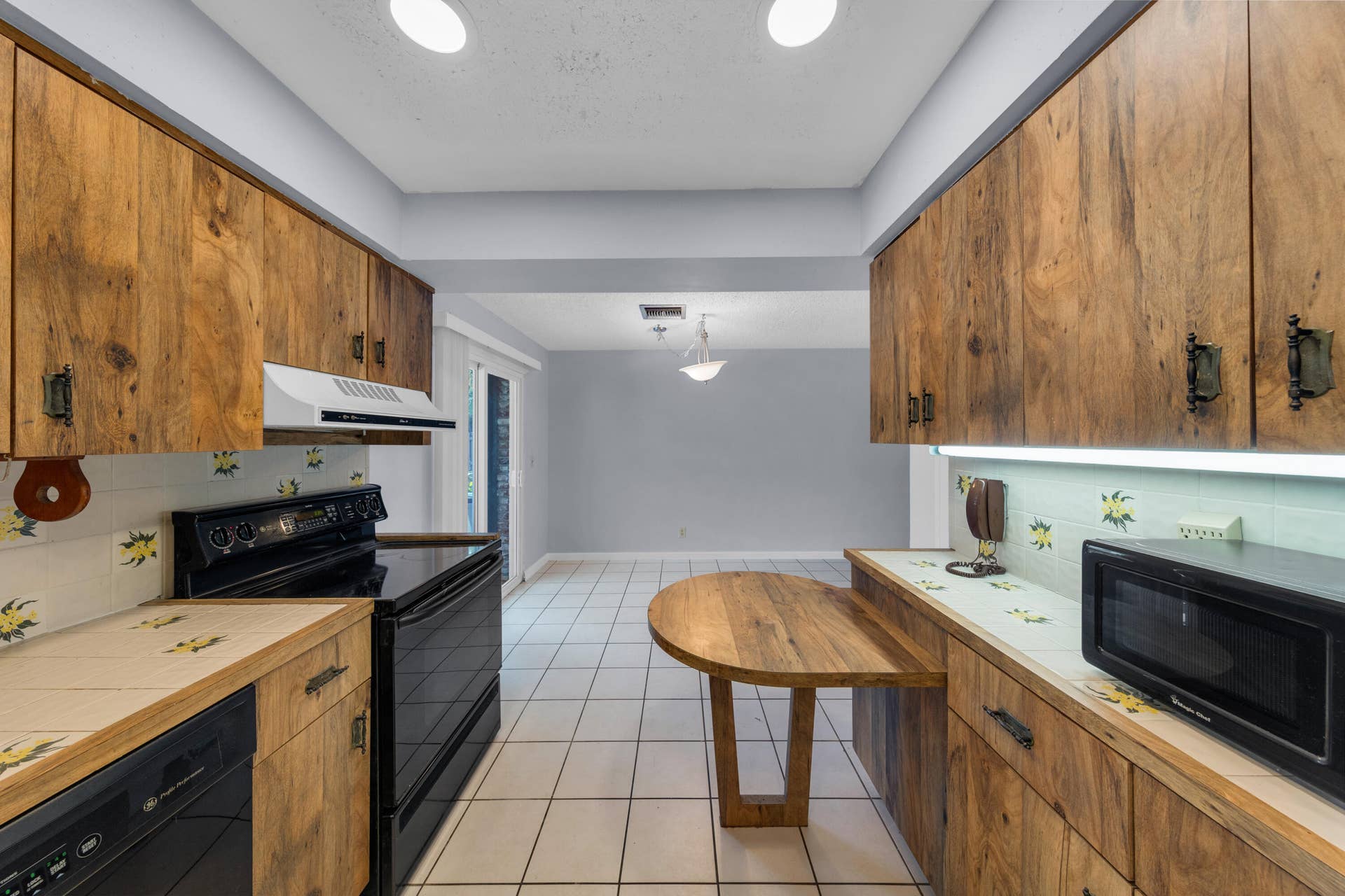 608-612 NE 21st Court, Wilton Manors, FL 33305 608- Kitchen