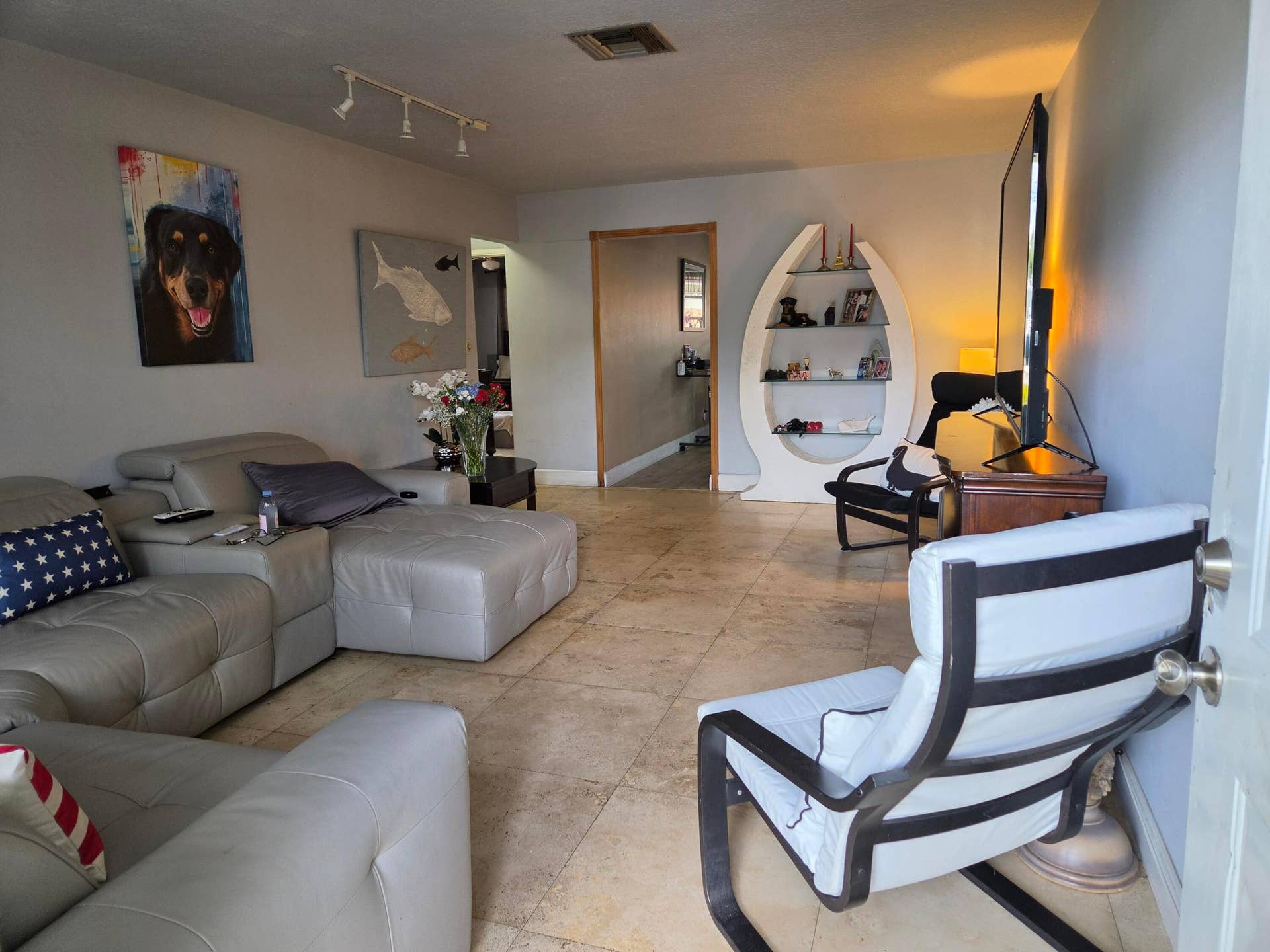 608-612 NE 21st Court, Wilton Manors, FL 33305 612- Living room