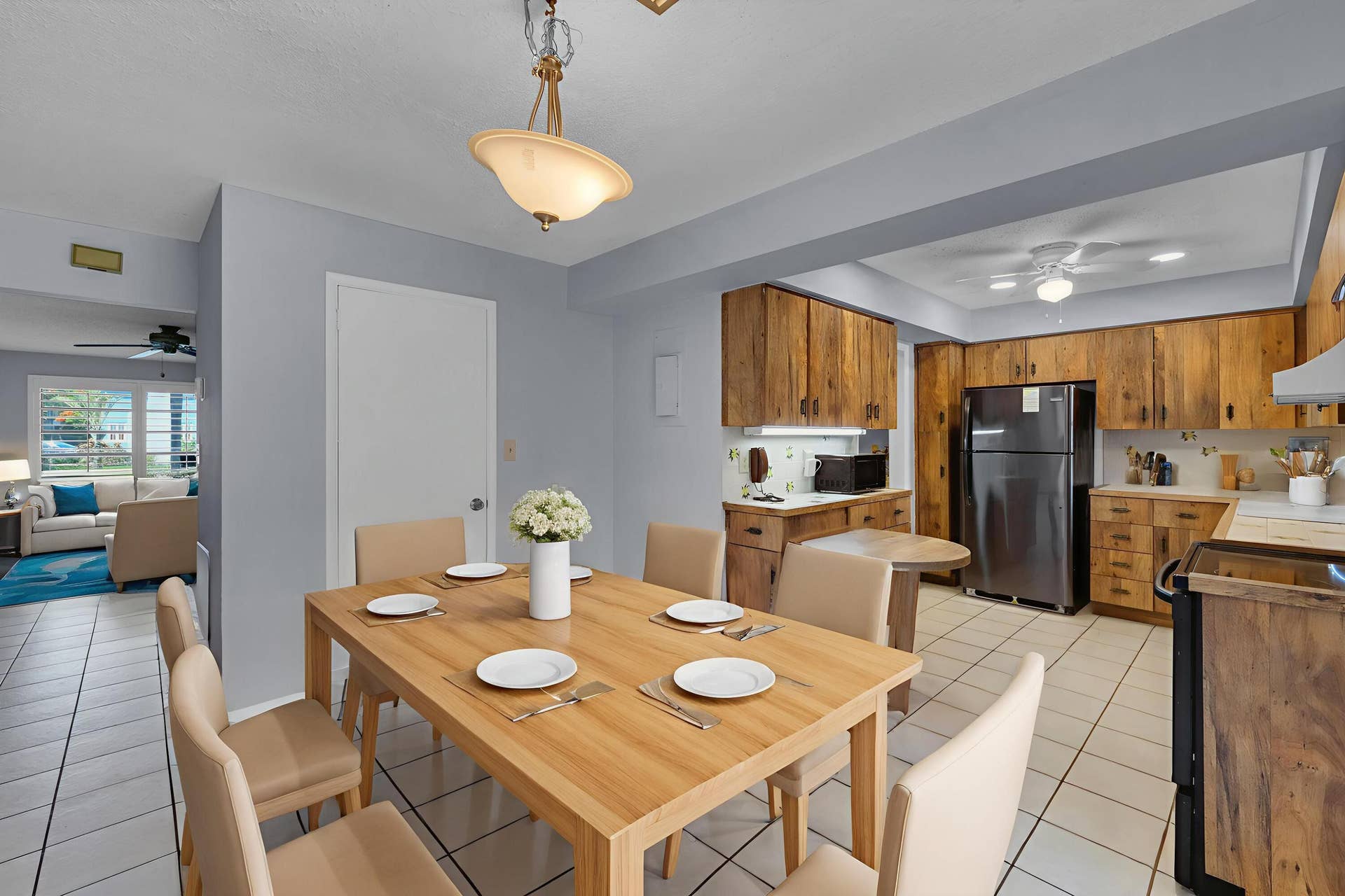 608-612 NE 21st Court, Wilton Manors, FL 33305 608 - Dining area - staged