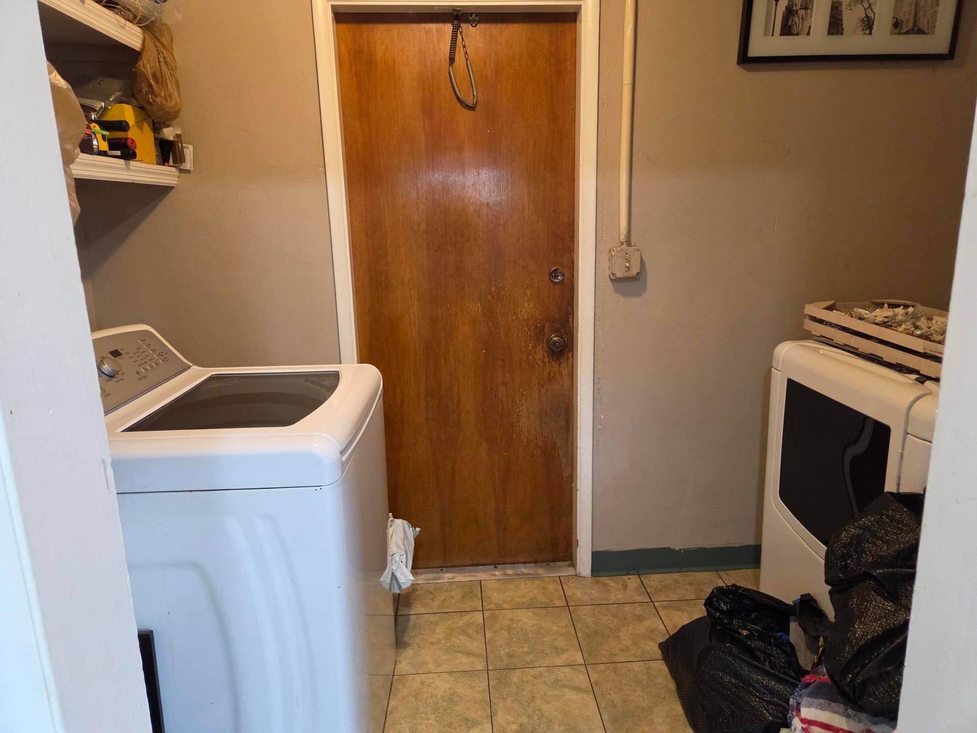 608-612 NE 21st Court, Wilton Manors, FL 33305 612 - Laundry room, door to garage