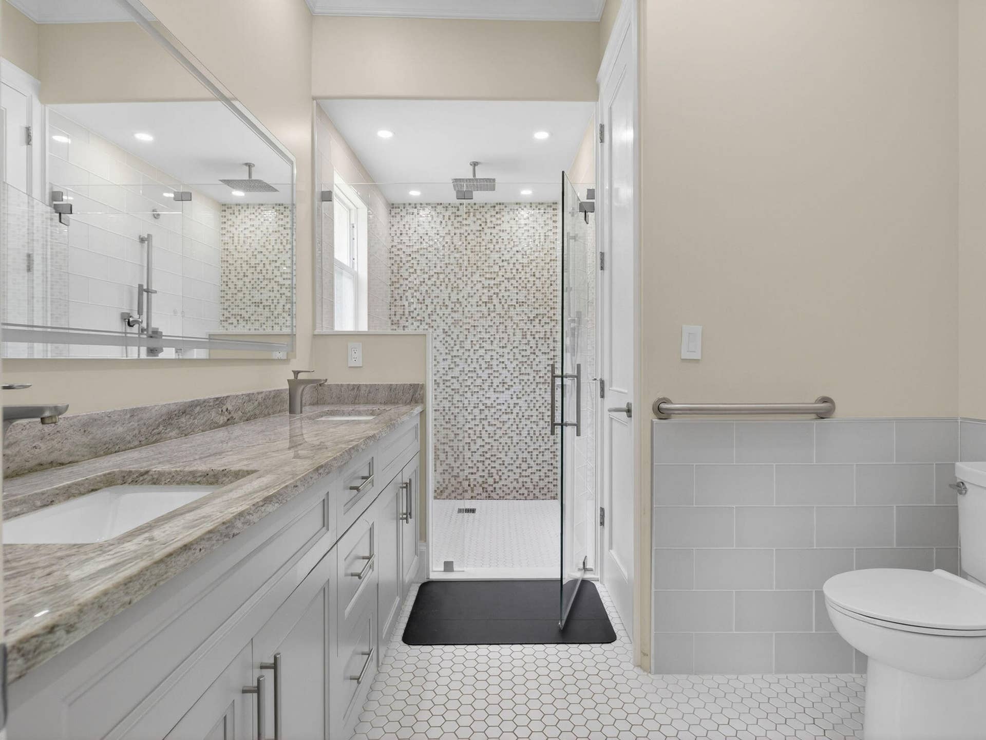 1st Floor Master Bathroom