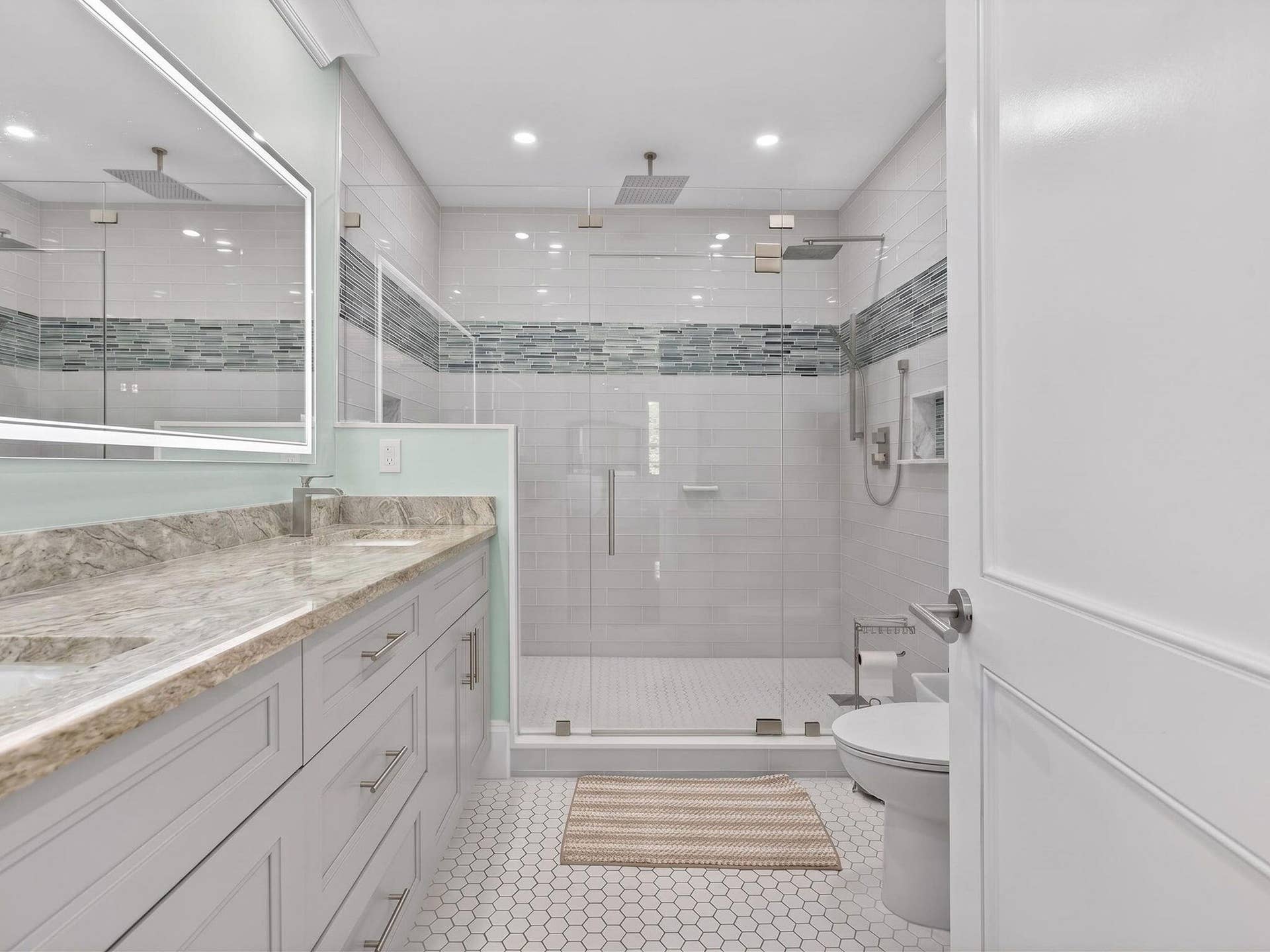 1st Floor Master Bath