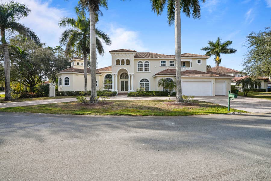 Property photo for 3201 E Stonebrook Circle, Davie, FL