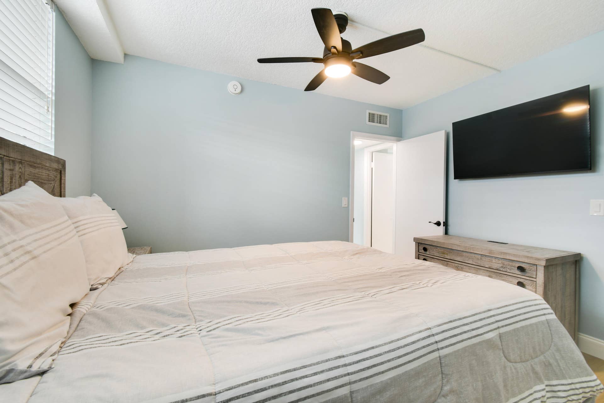 100 Paradise Harbour Boulevard, #211, North Palm Beach, FL 33408 DSC_8296