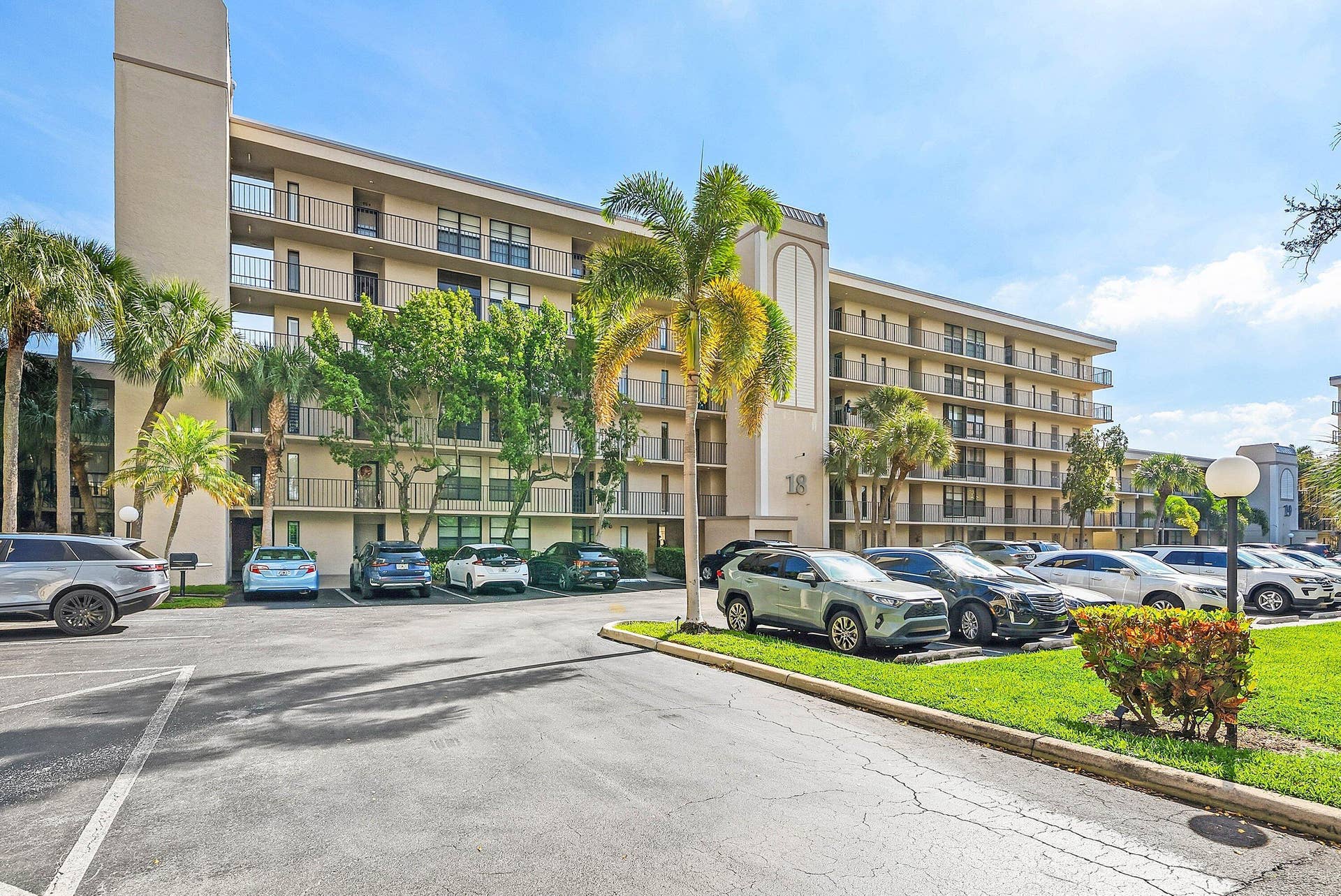 001-18RoyalPalmWay-109-BocaRaton-FL-3343
