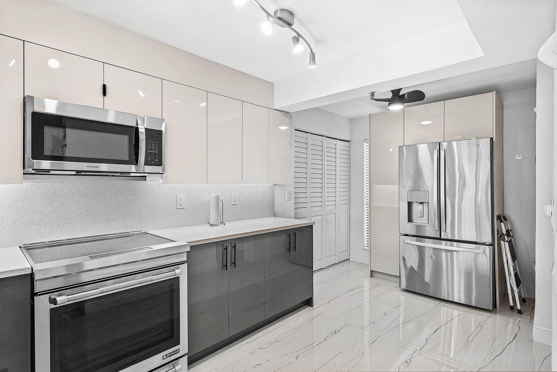 004-18RoyalPalmWay-109-BocaRaton-FL-3343