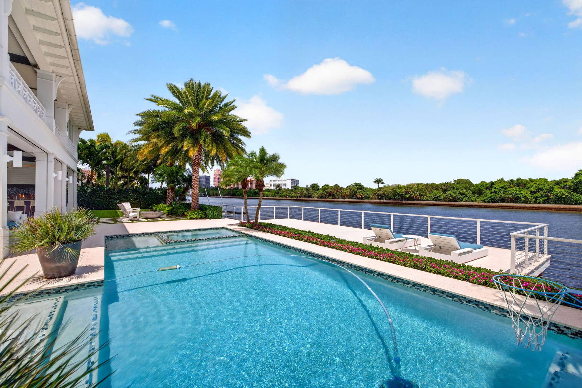 Incredible Poolside Intracoastal View