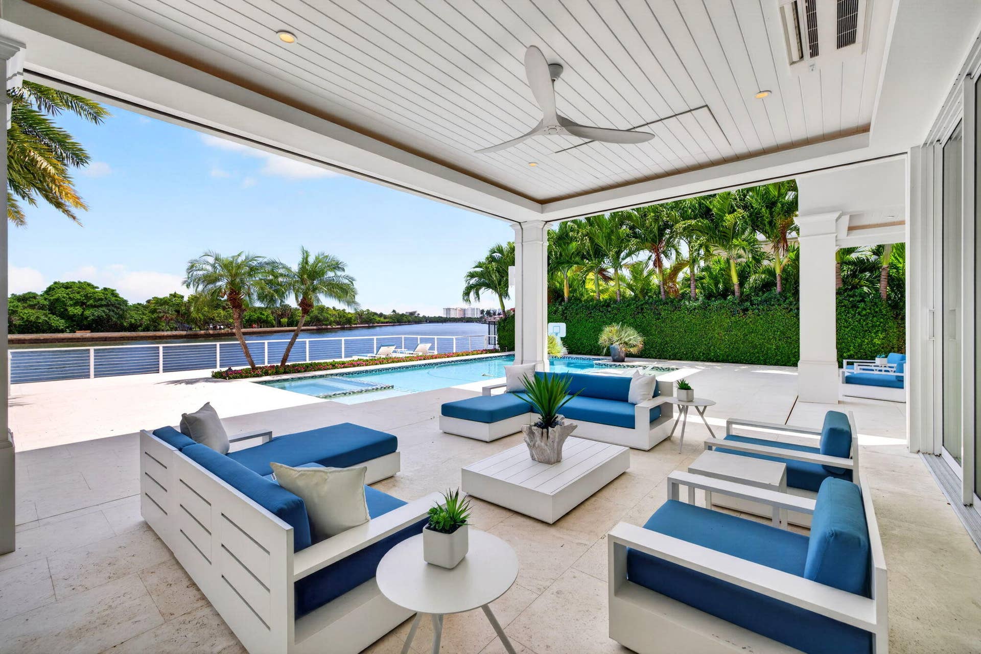 Air Conditioned and Screened Terrace