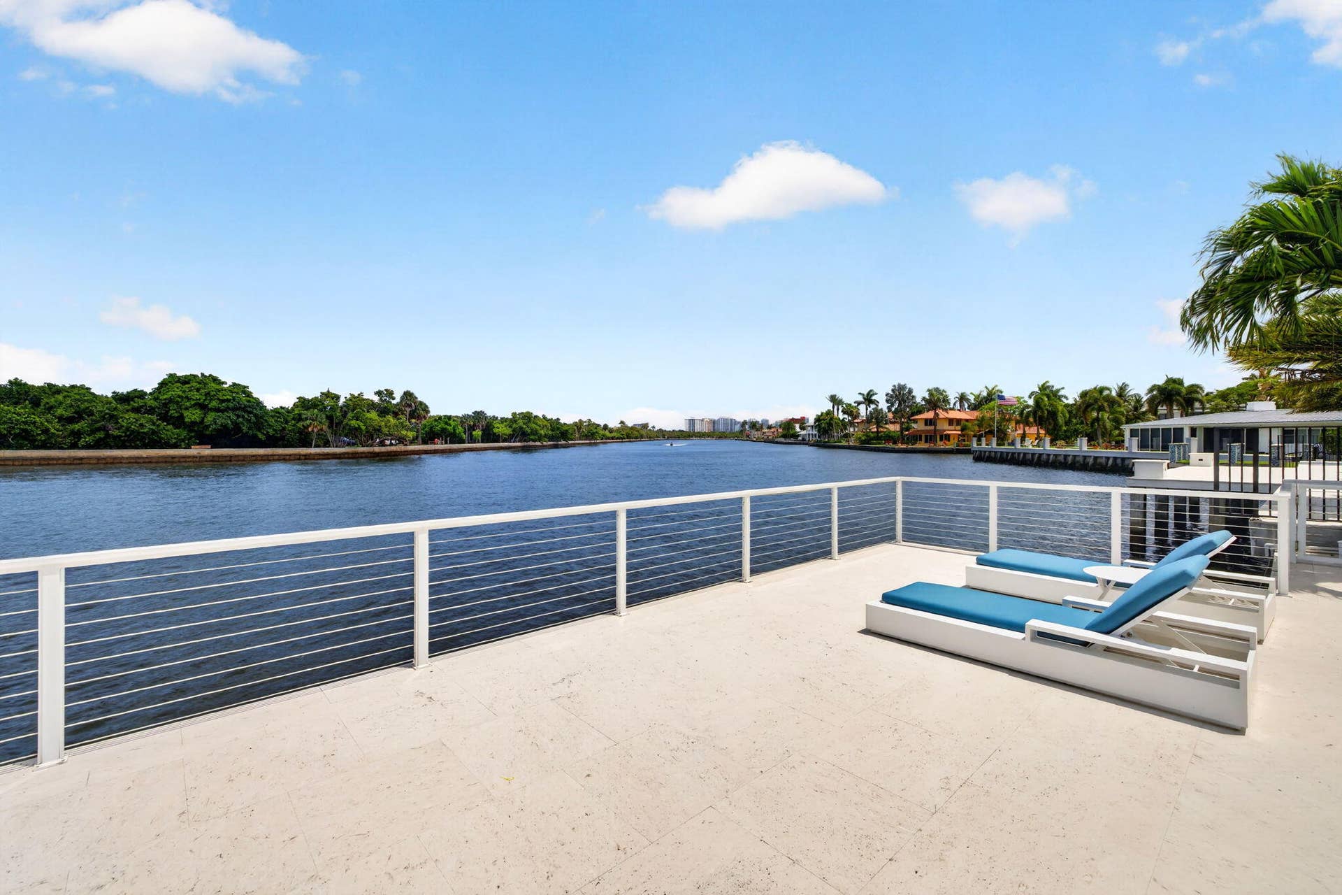 Private Waaterfront Sun Deck
