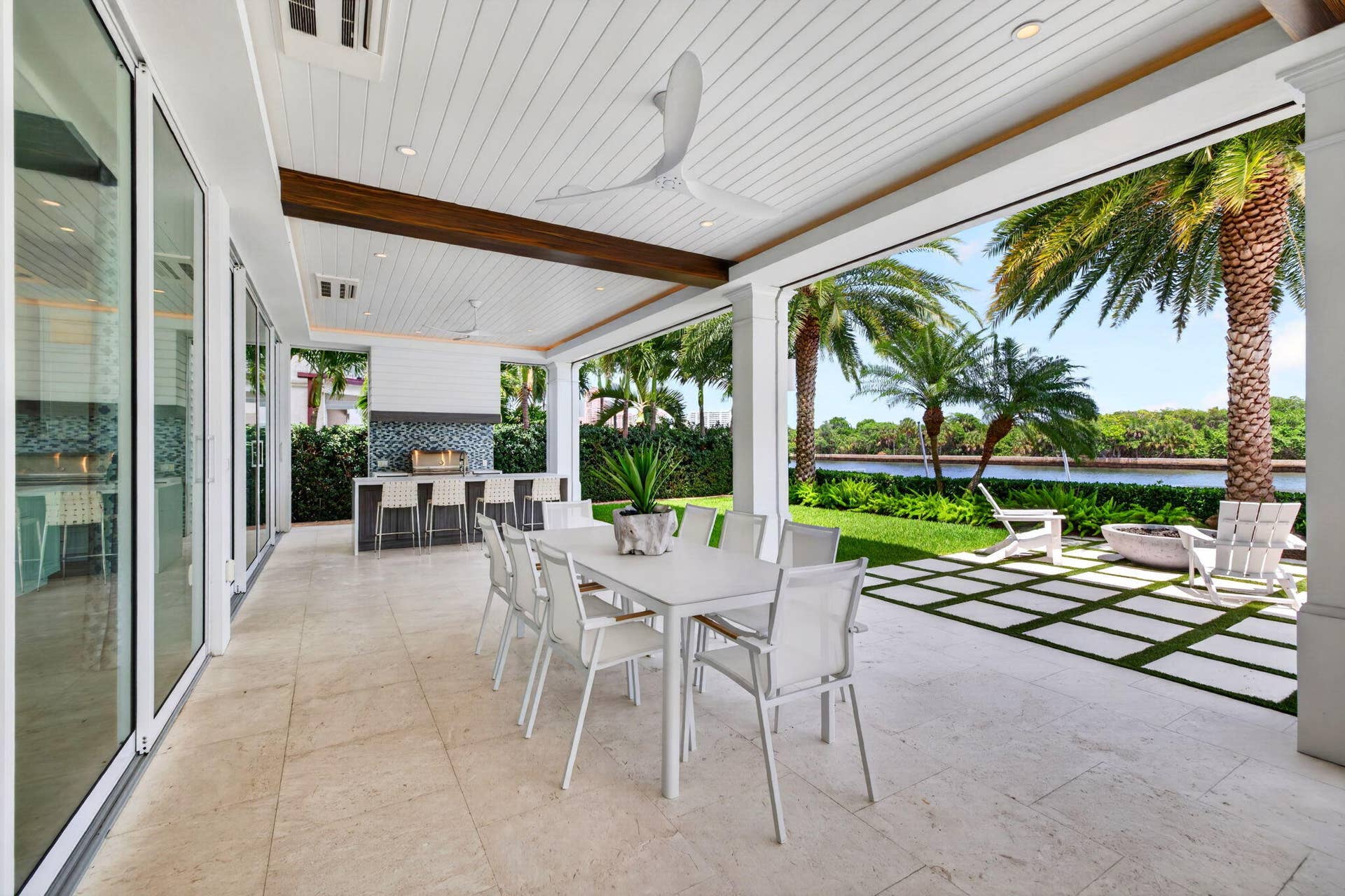 Summer Kitchen, Bar, Dining and Lounge