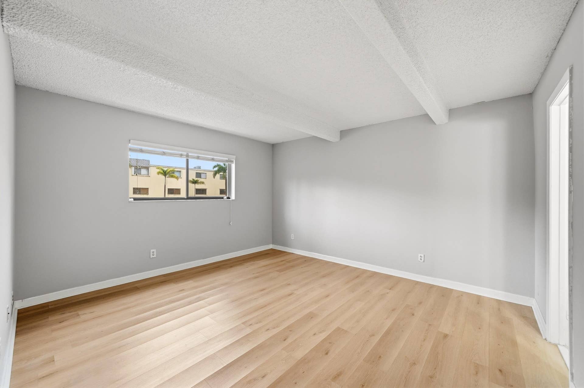 20_primary bedroom