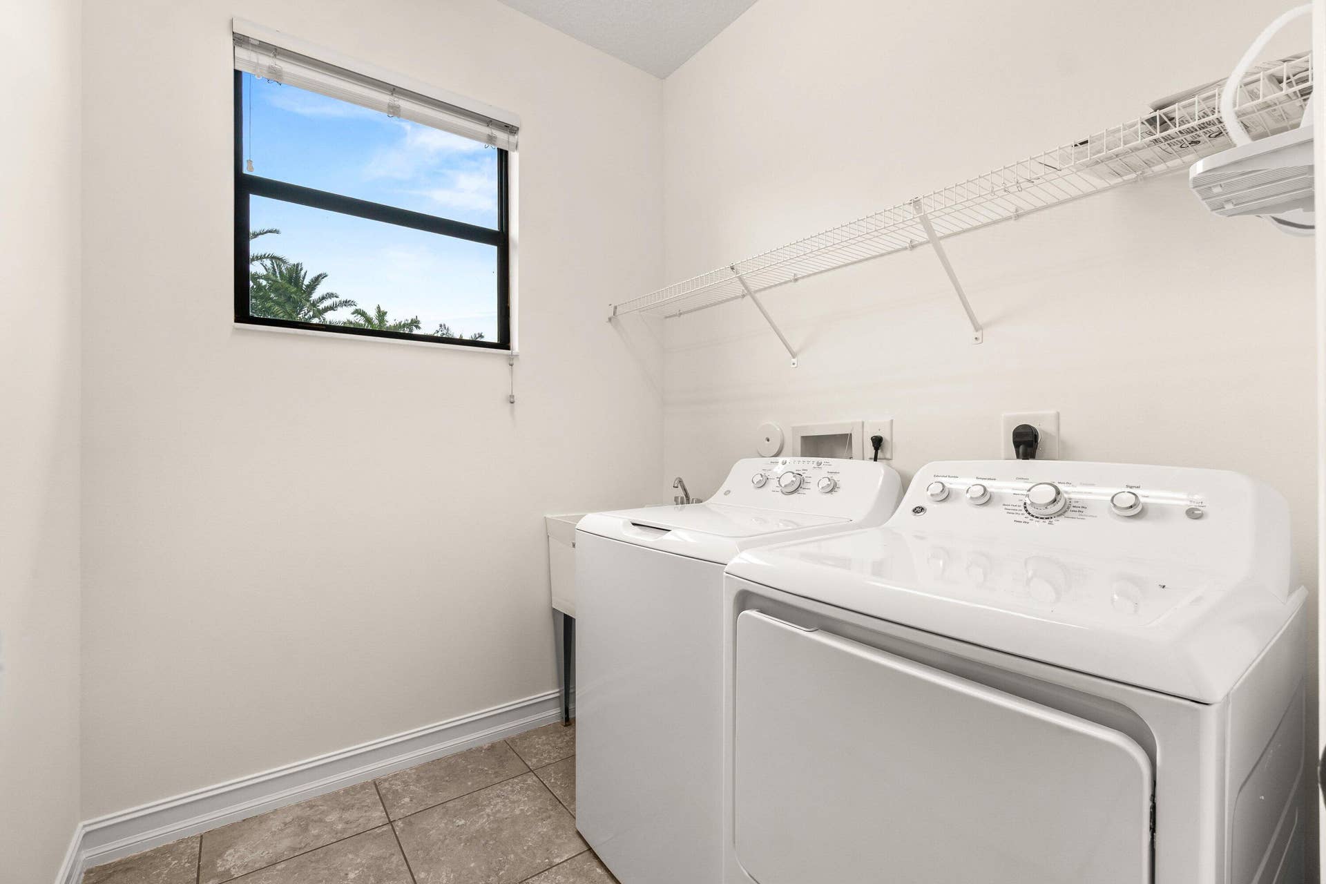 14018 Gold Tigereye Trail, Delray Beach, FL 33446 laundry room