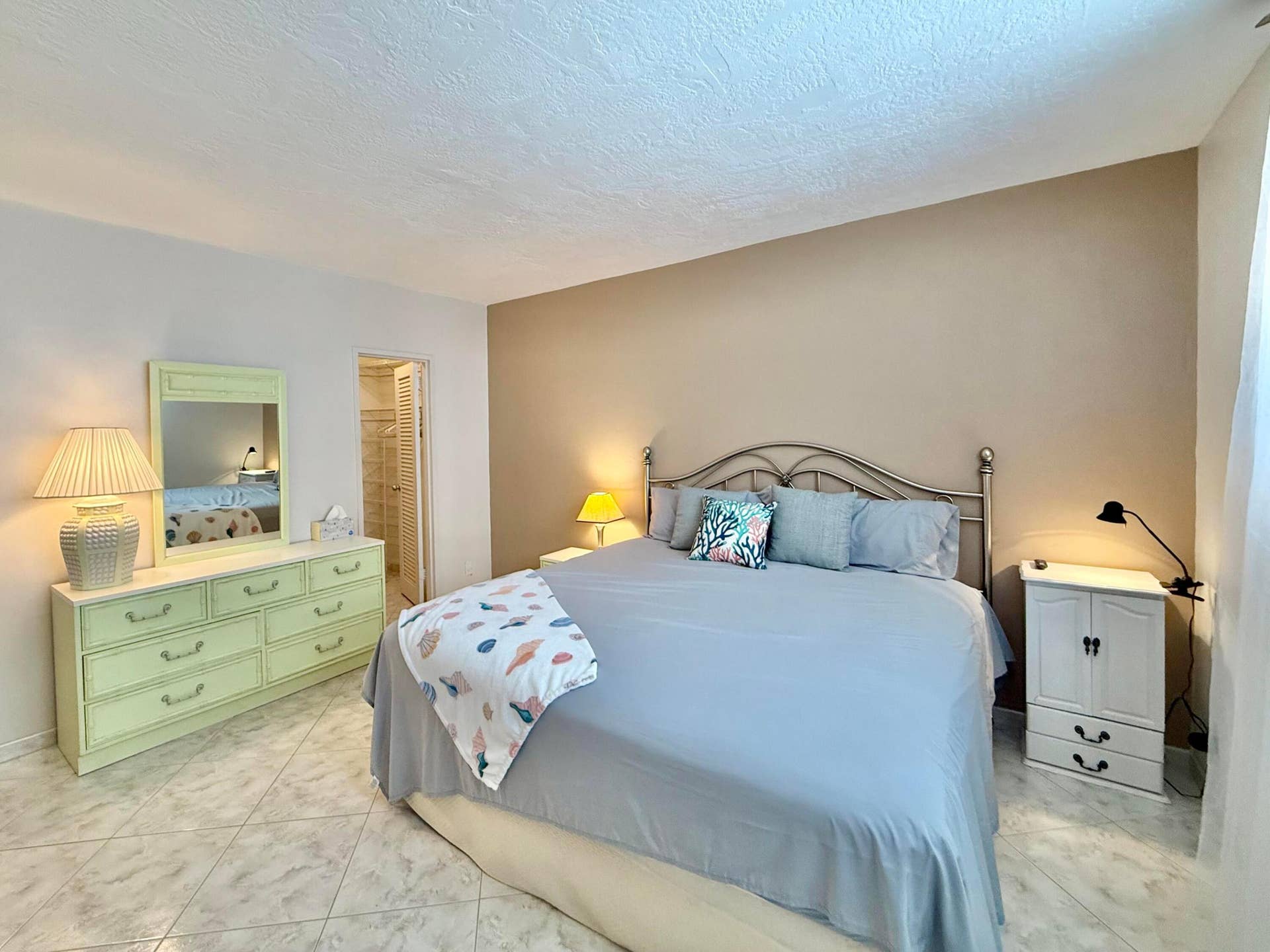 4250 Galt Ocean Drive, #14t, Fort Lauderdale, Fort Lauderdale, FL 33308 IMG_8453