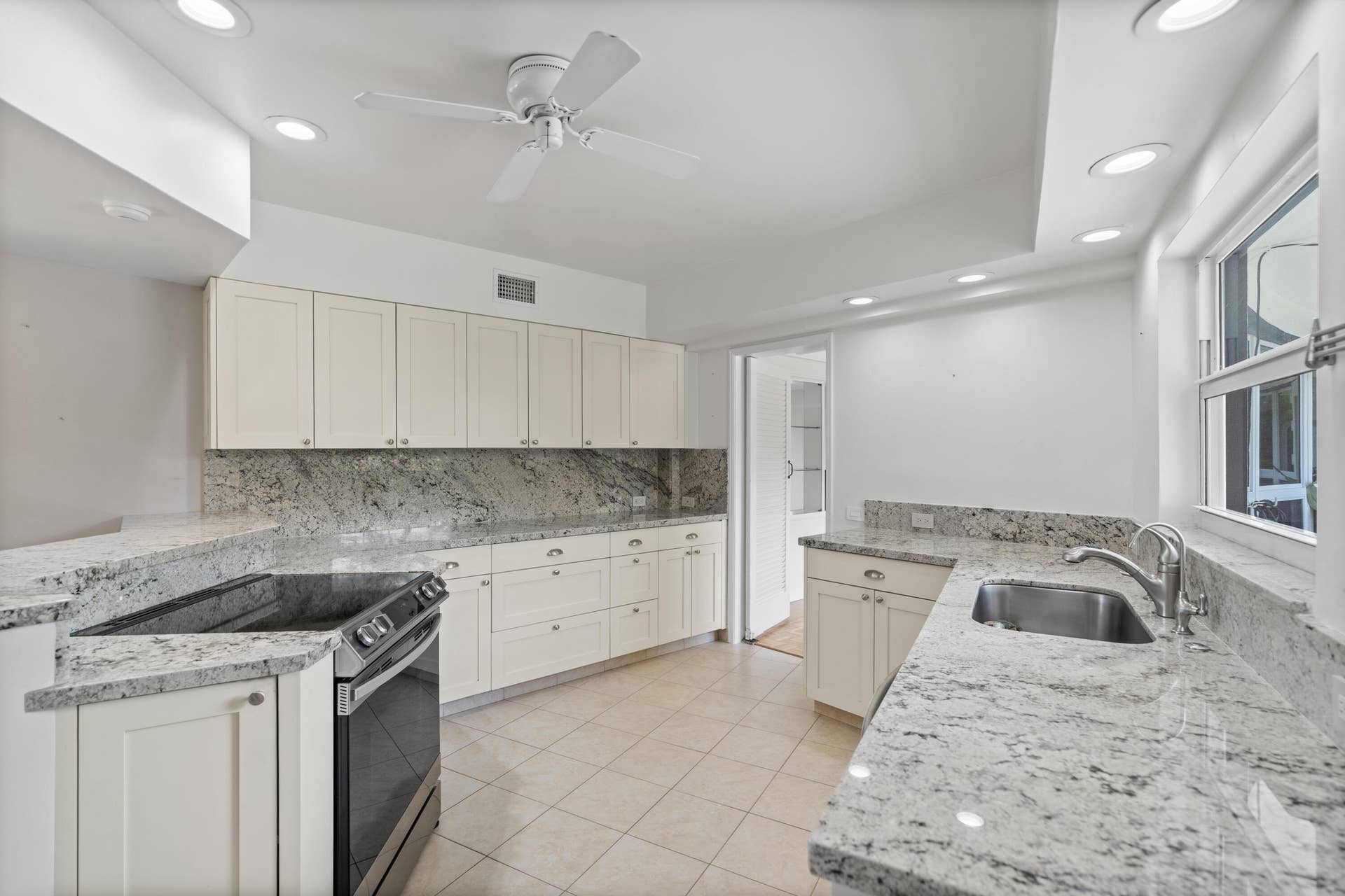 1705 NE 26th Avenue, Fort Lauderdale, FL 33305 DSC06348