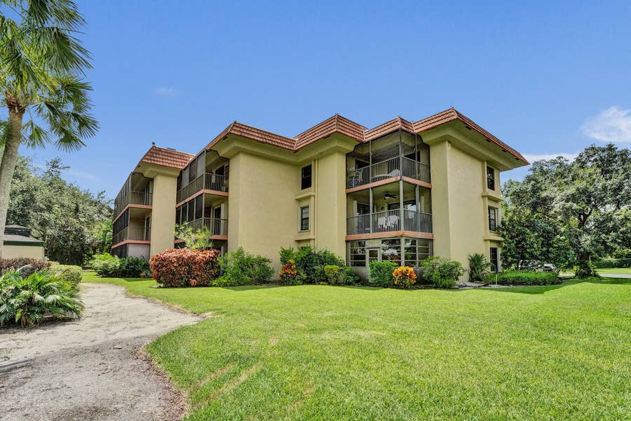 Property photo for 200 Jacaranda Country Club Drive, #1b, Plantation, FL