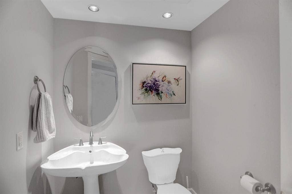 1228 Hillsboro, #204, Hillsboro Beach, FL 33062 POWDER ROOM