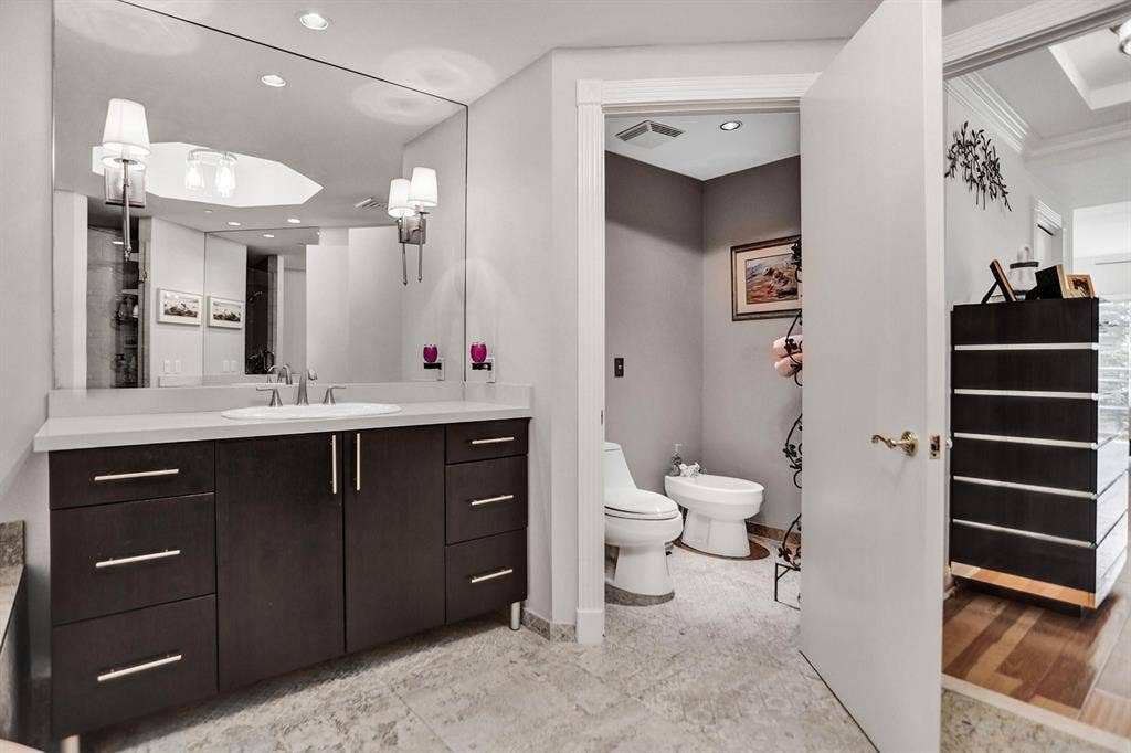 1228 Hillsboro, #204, Hillsboro Beach, FL 33062 PRIMARY BATHROOM