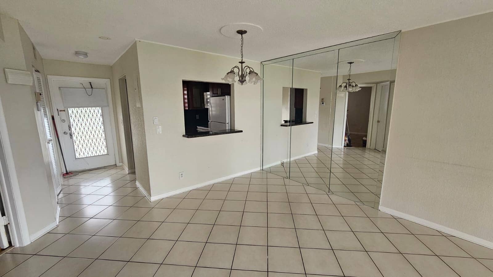 9911 SANDLEFOOT_LIVING ROOM 2