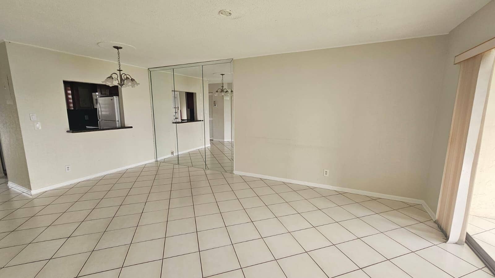 9911 SANDLEFOOT_LIVING ROOM 3