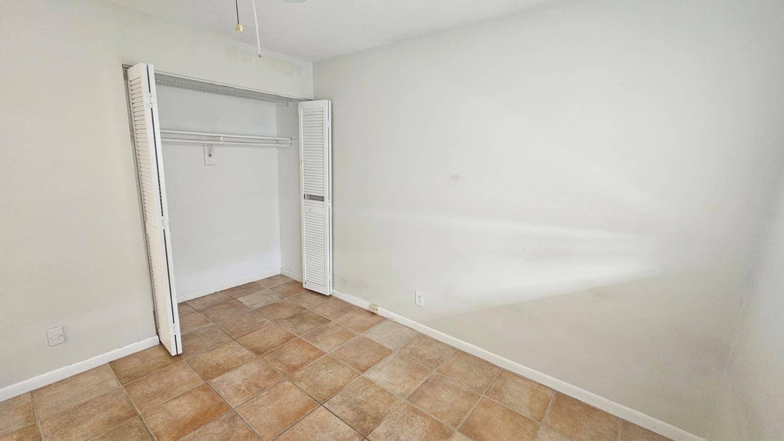 9911 SANDLEFOOT_2ND BEDROOM