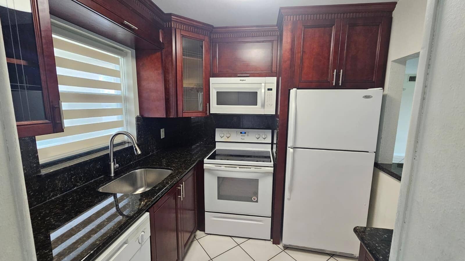 9911 SANDLEFOOT_KITCHEN