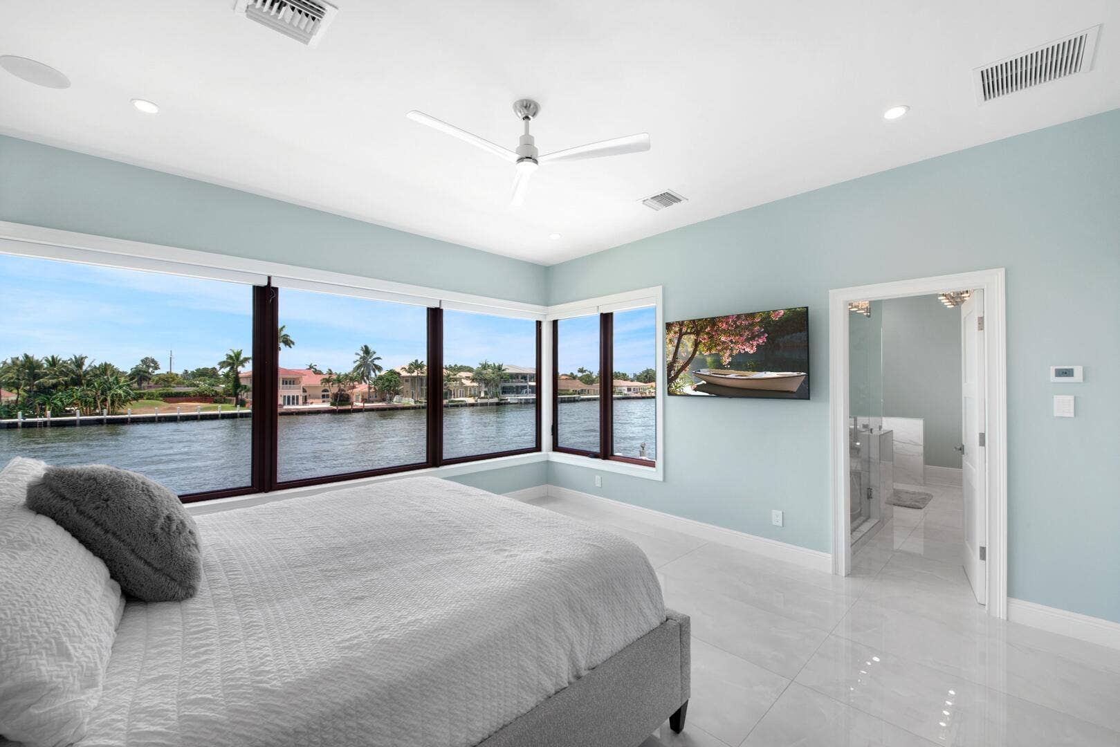 4555 W Tradewinds Avenue, Lauderdale By The Sea, FL 33308 Natural Light