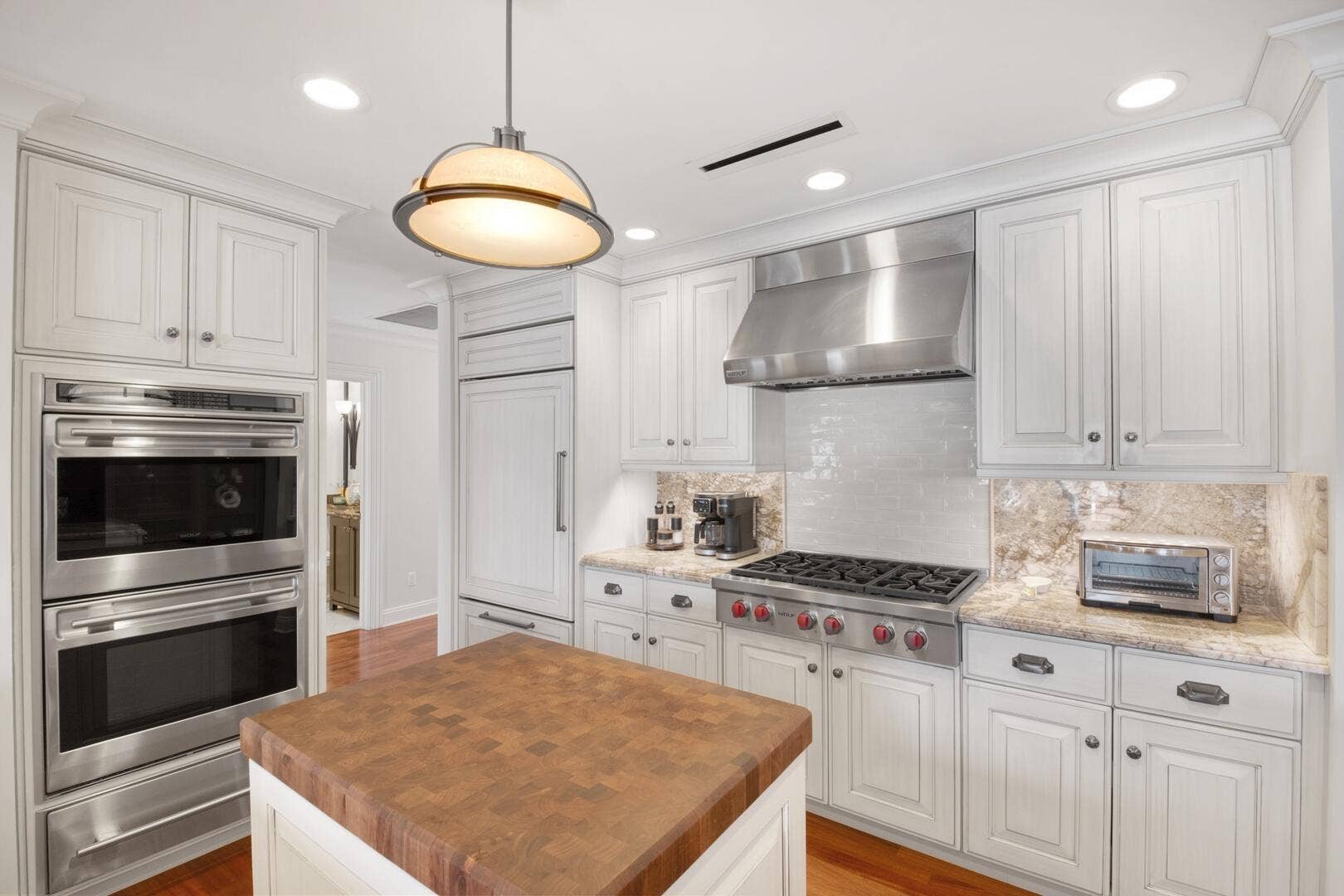 4555 W Tradewinds Avenue, Lauderdale By The Sea, FL 33308 Center Island