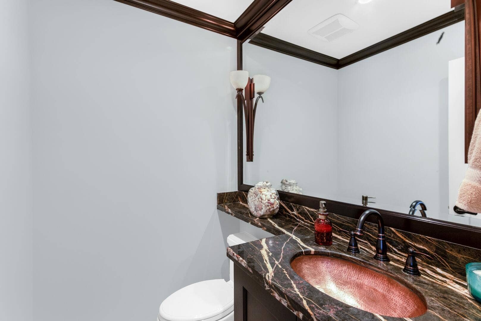 4555 W Tradewinds Avenue, Lauderdale By The Sea, FL 33308 Powder Room