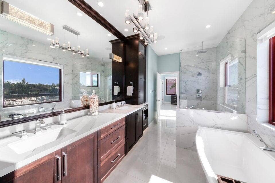 4555 W Tradewinds Avenue, Lauderdale By The Sea, FL 33308 Primary Bath