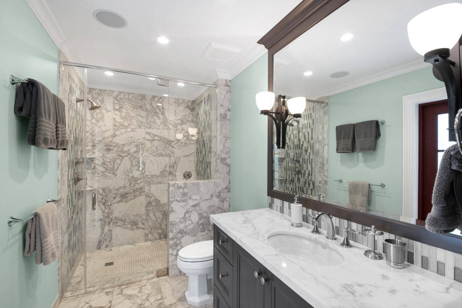 4555 W Tradewinds Avenue, Lauderdale By The Sea, FL 33308 Bathroom