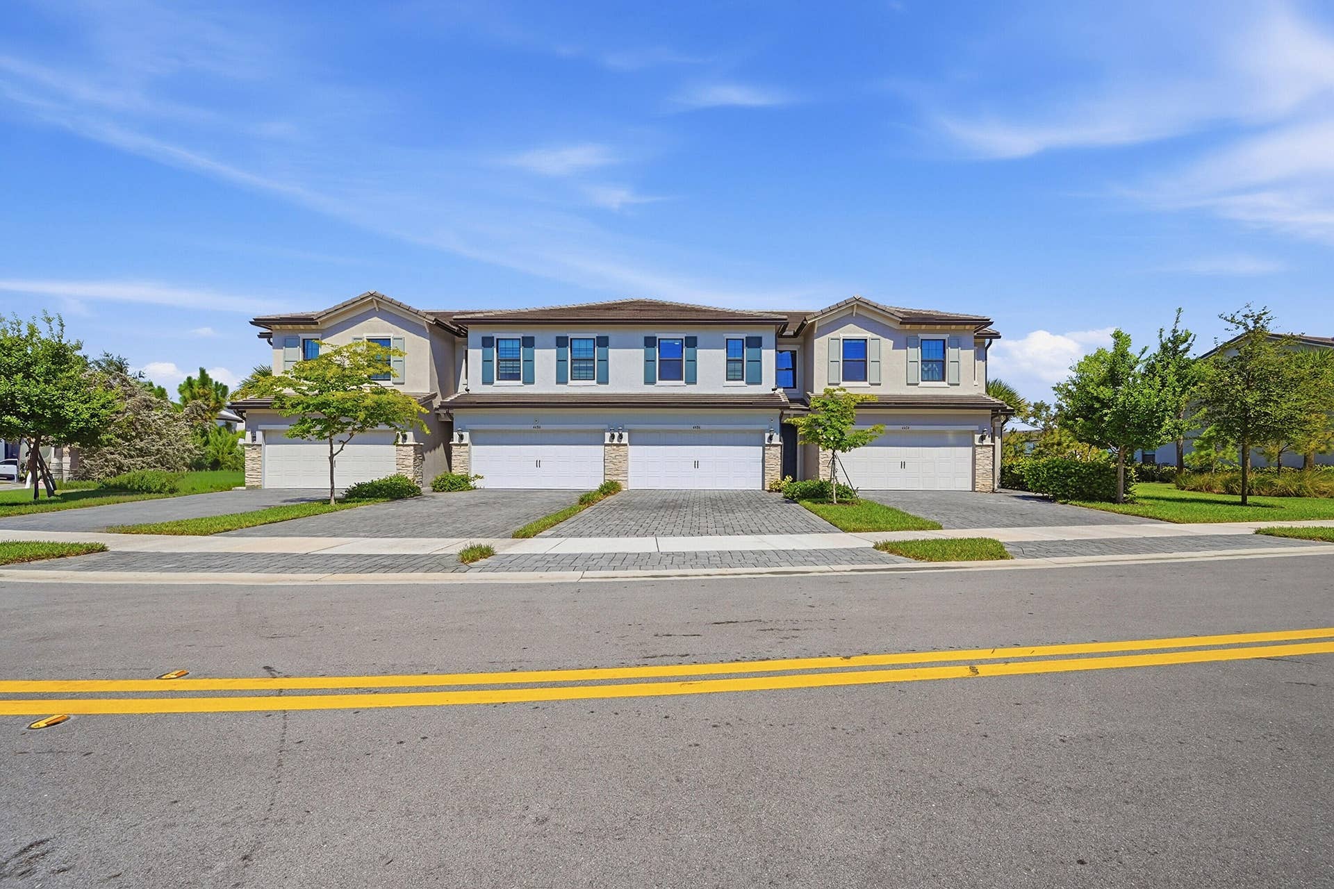 4480 W Appleton Cir W, Oakland Park, FL 33309 4480 is 2nd in from end