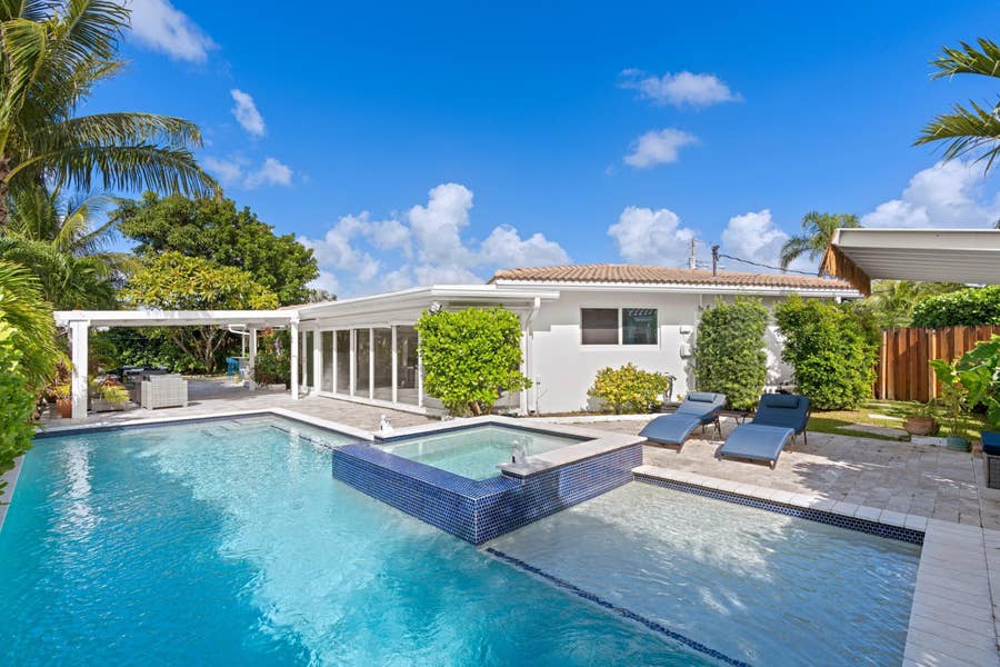 Property photo for 391 SE 7th Avenue, Pompano Beach, FL