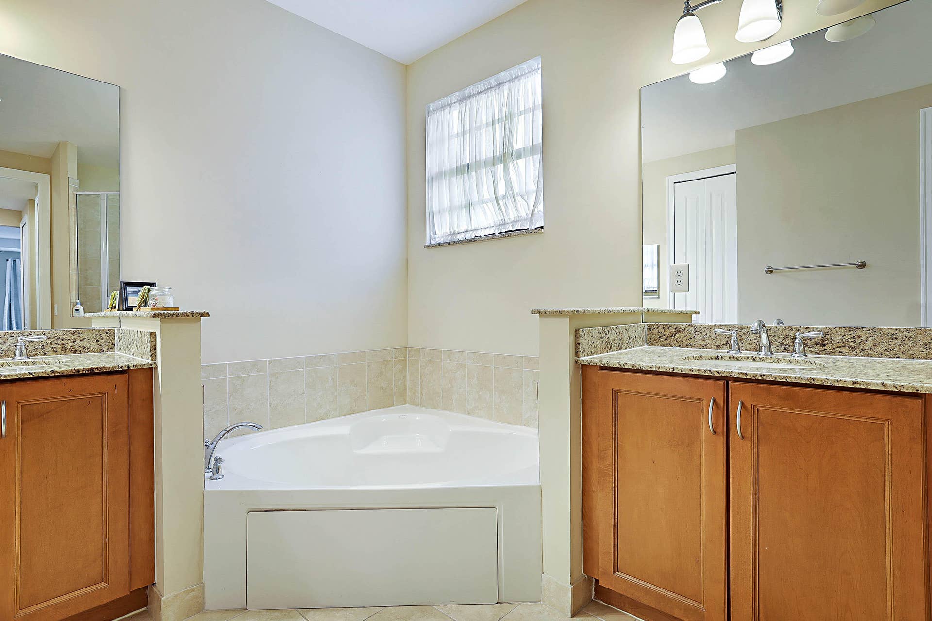 7593 NW 113th Ave -29