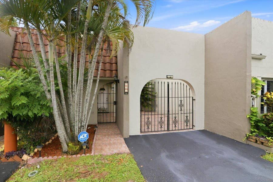 Property photo for 275 Jacaranda Drive, Plantation, FL