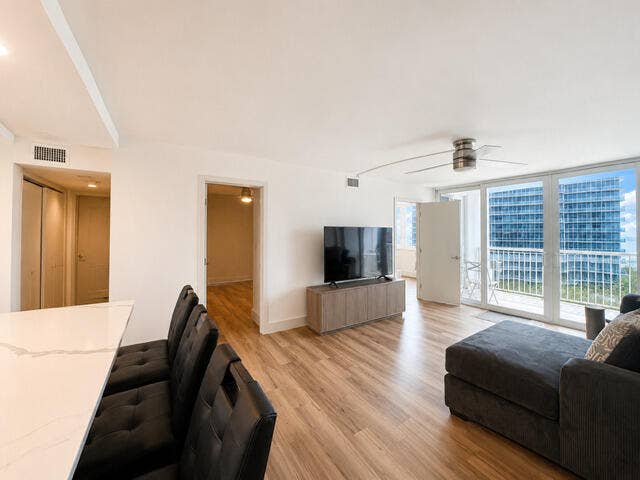2200 NE 33rd Avenue, #11G, Fort Lauderdale, FL 33305 liv room with island