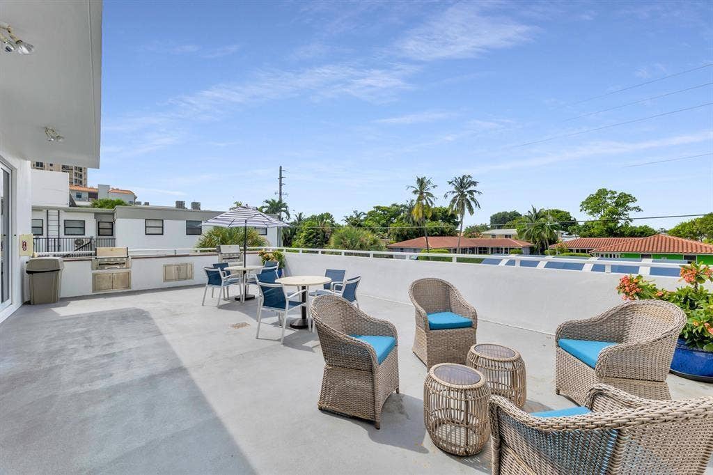 2200 NE 33rd Avenue, #11G, Fort Lauderdale, FL 33305 BBQ area with lounging