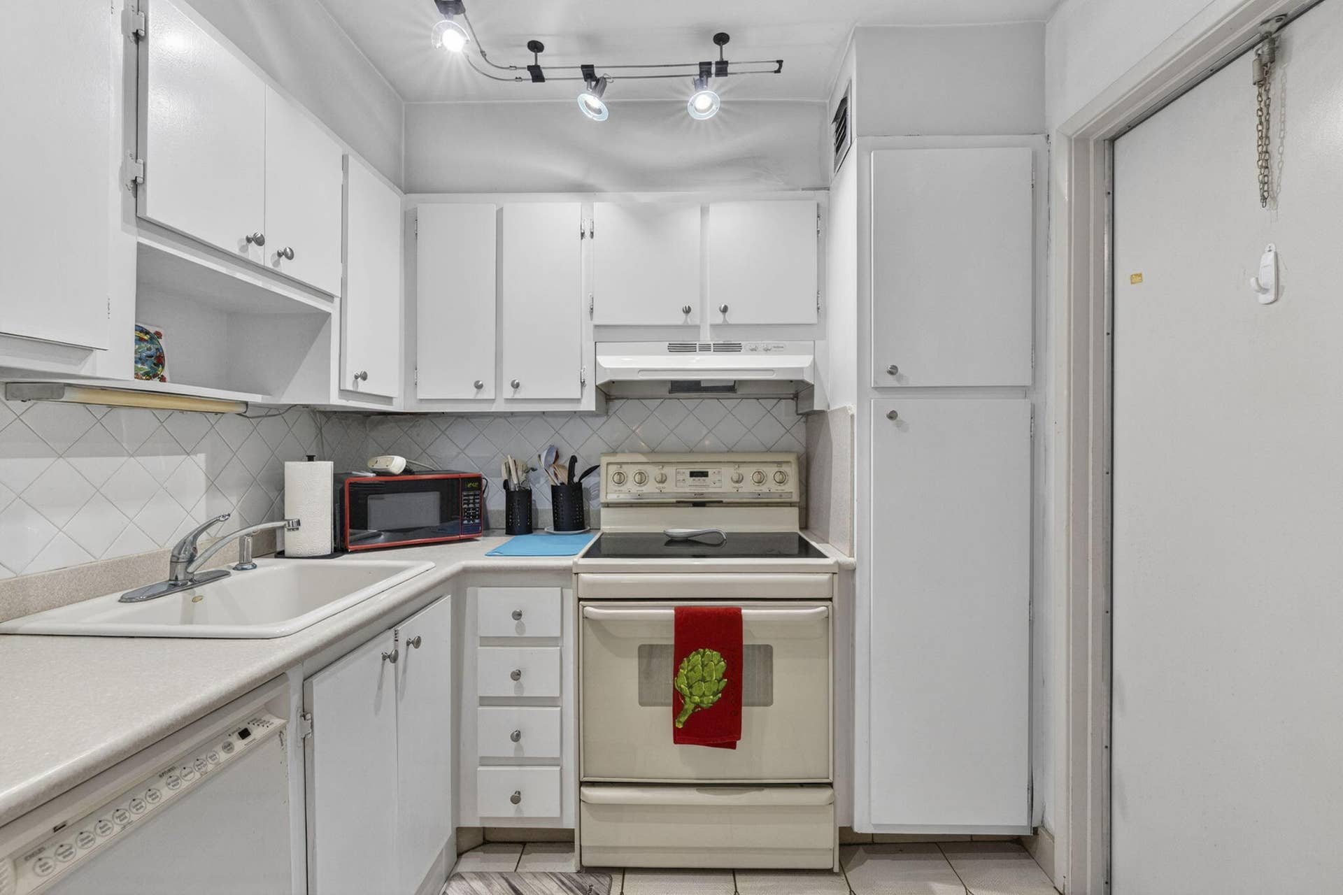 3000 S Course Drive, #103, Pompano Beach, FL 33069 13-web-or-mls-8I8A2102