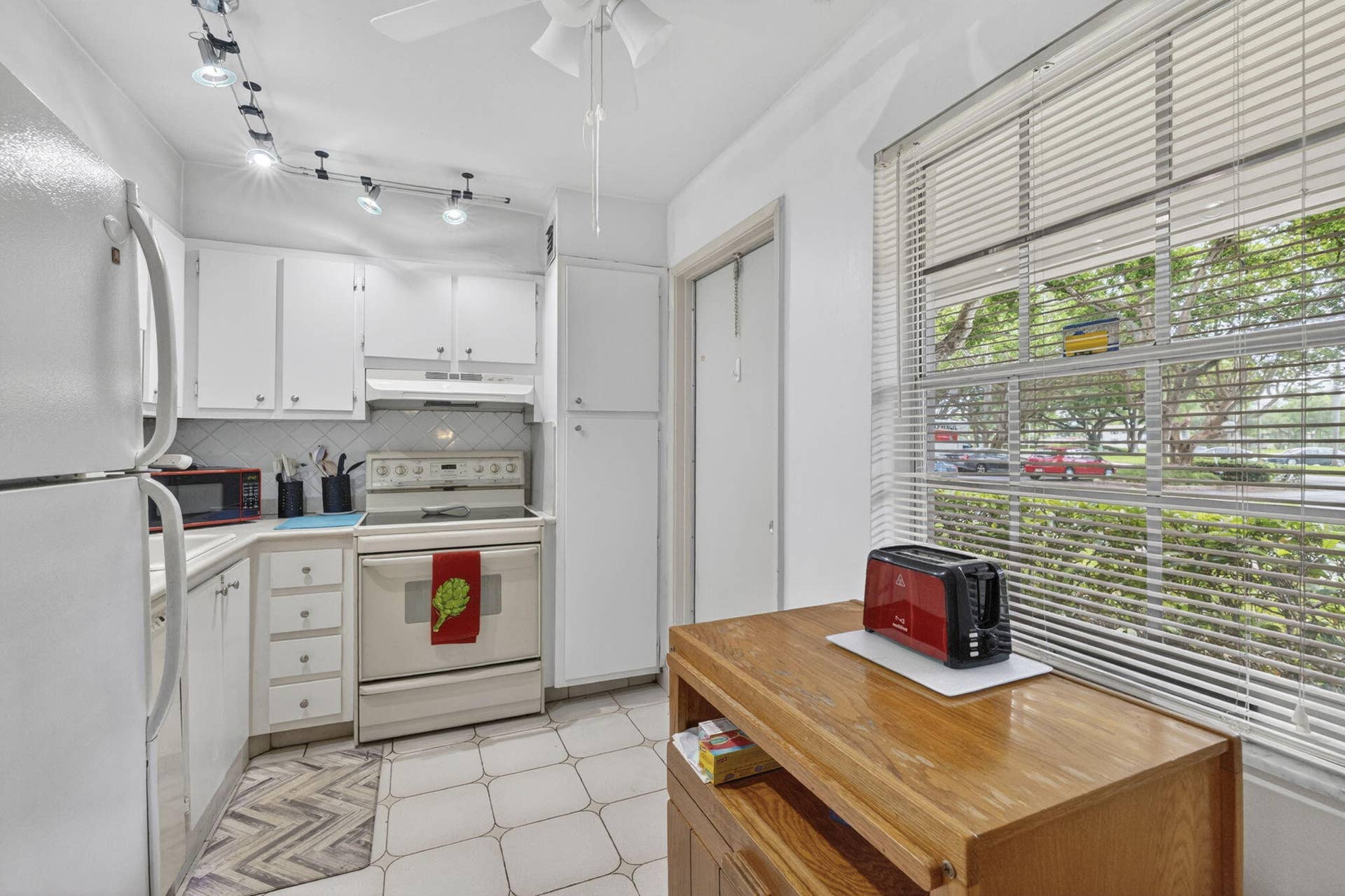 3000 S Course Drive, #103, Pompano Beach, FL 33069 11-web-or-mls-8I8A2092