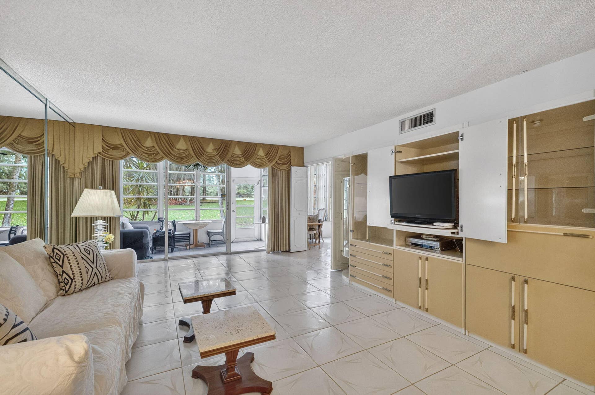 3000 S Course Drive, #103, Pompano Beach, FL 33069 3-web-or-mls-8I8A2050